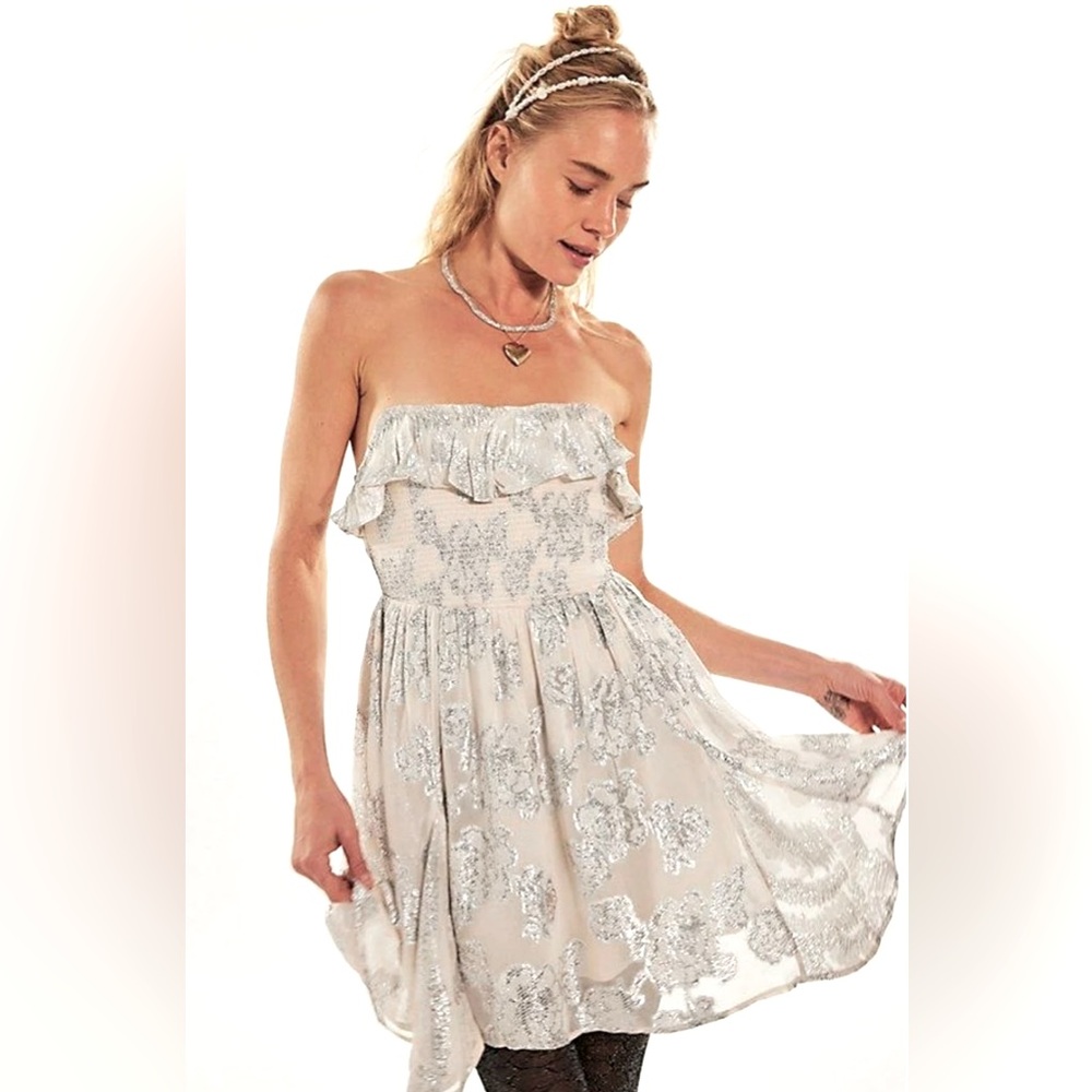 Free People Metallic Ruffle  Gardenia Strapless Mini NWOT Size L  Petal Pink